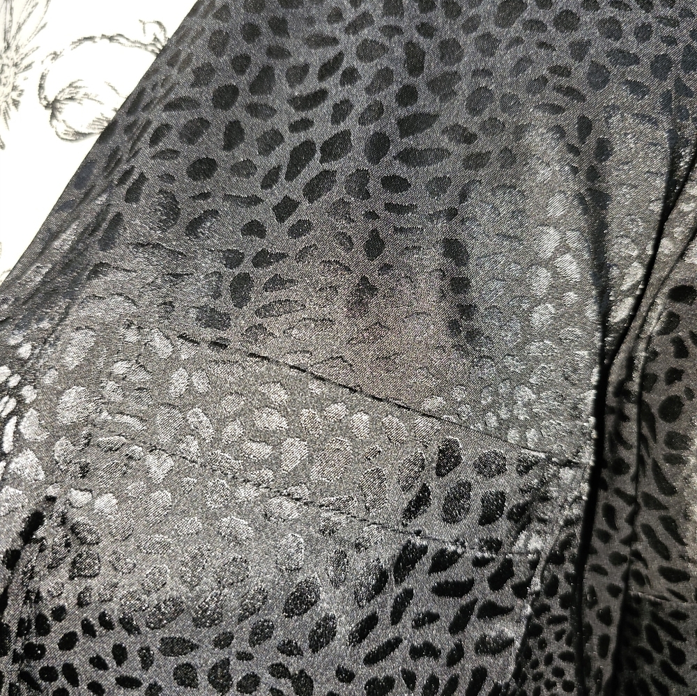entro, Size Small, Elegant Black Women's Top, Cheetha Print - Picture 3 of 11